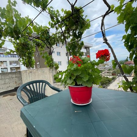 Casa Intera La Paghi Come Una Camera The Home With The Price Of A Room Дуррес Екстер'єр фото