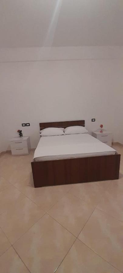 Casa Intera La Paghi Come Una Camera The Home With The Price Of A Room Дуррес Екстер'єр фото