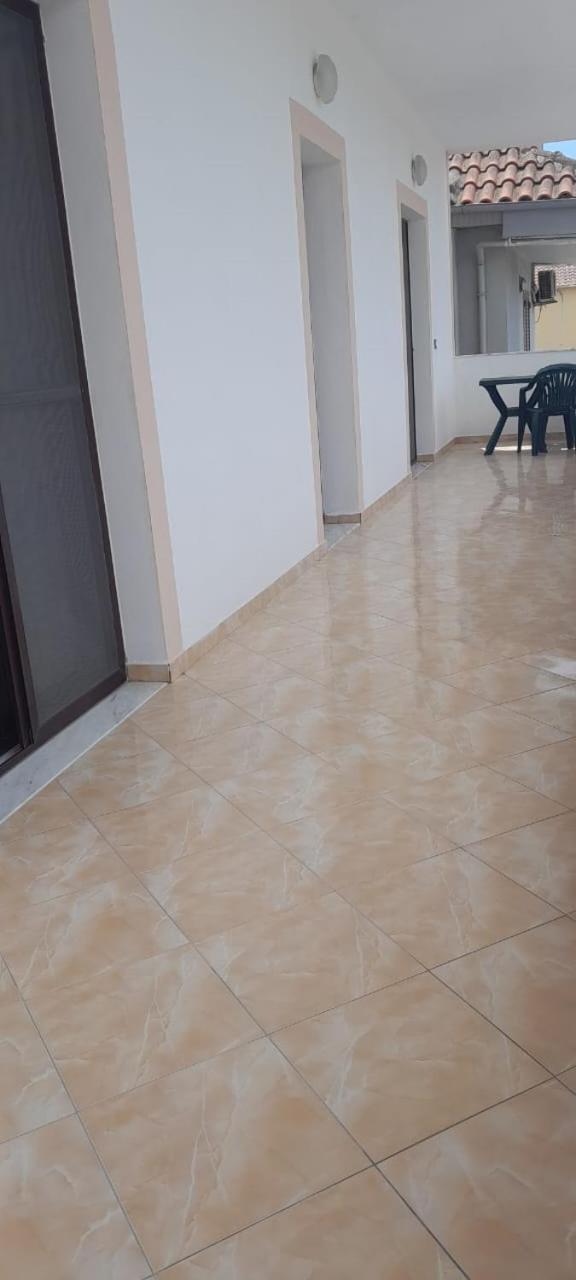 Casa Intera La Paghi Come Una Camera The Home With The Price Of A Room Дуррес Екстер'єр фото
