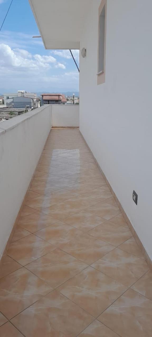 Casa Intera La Paghi Come Una Camera The Home With The Price Of A Room Дуррес Екстер'єр фото